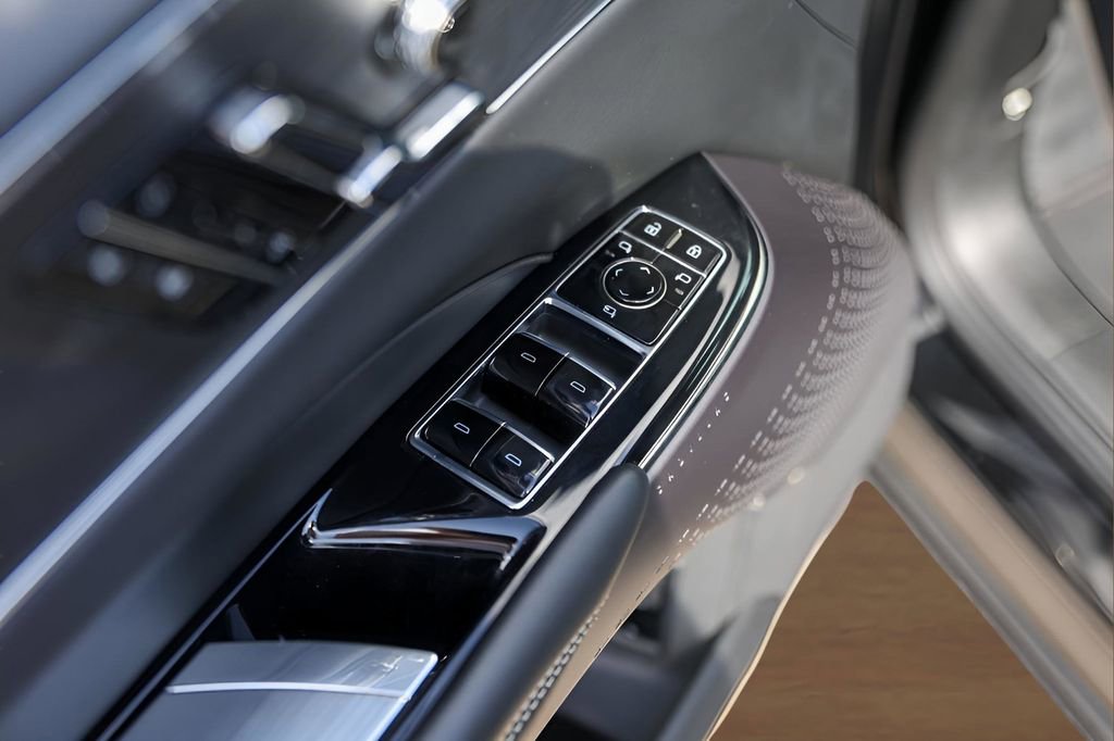 Certified 2024 Cadillac Lyriq Luxury image 20