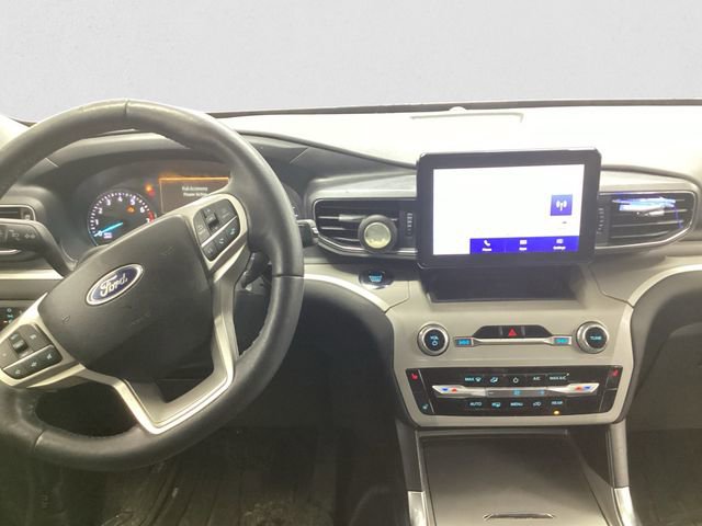 Used 2023 Ford Explorer XLT w/ Equipment Group 202A image 9