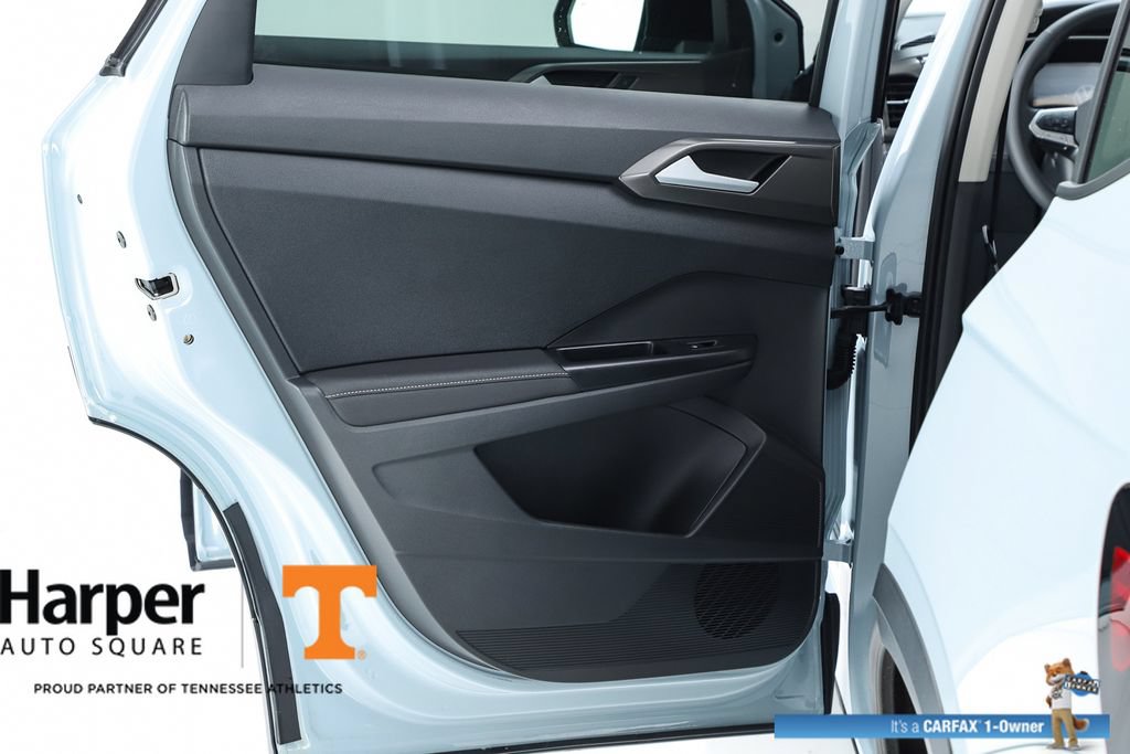 Used 2025 Volkswagen Taos SE FWD image 17
