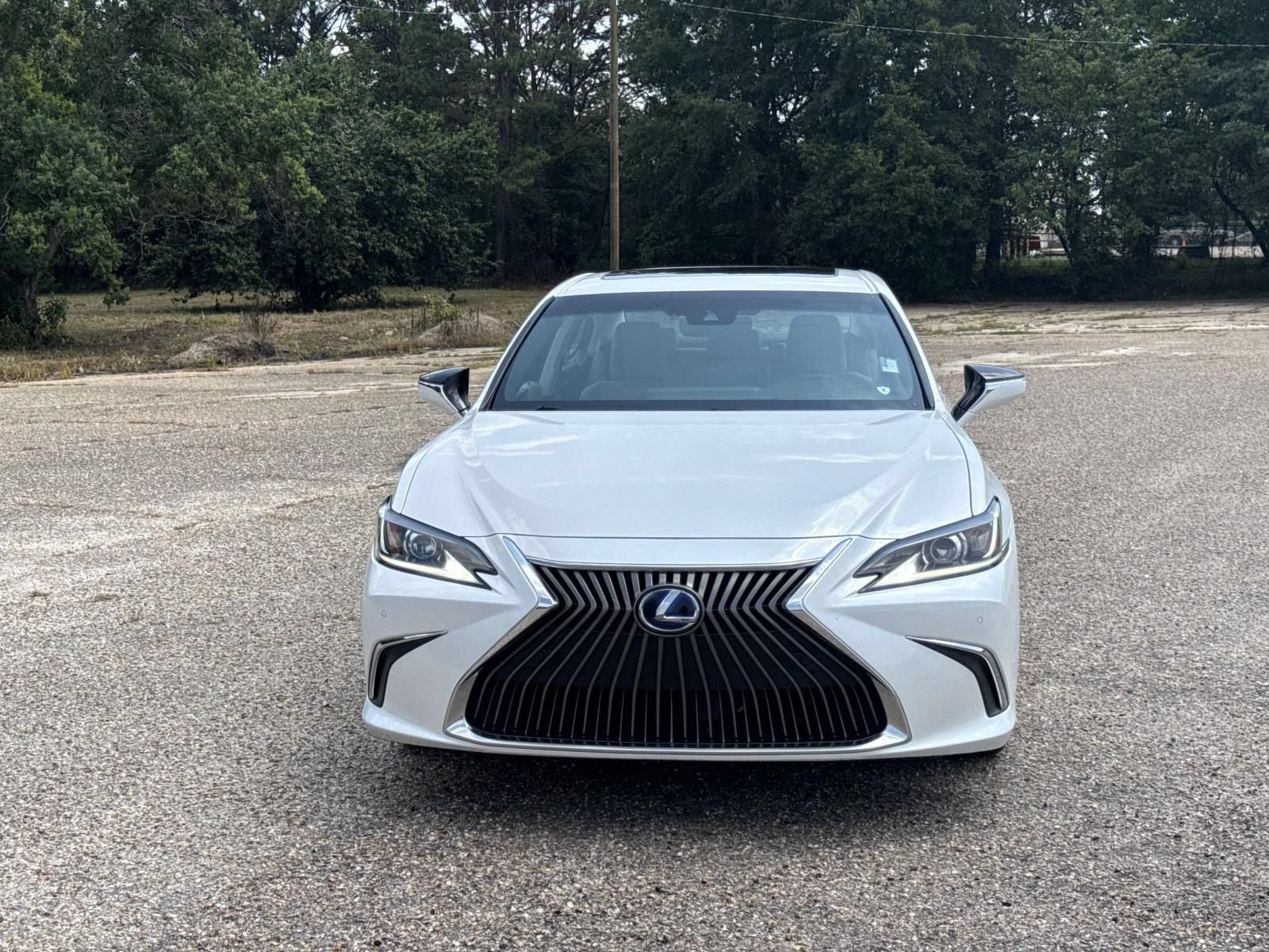 Used 2024 Lexus ES 300h Ultra Luxury w/ Accessory Package (Z2) FWD image 9