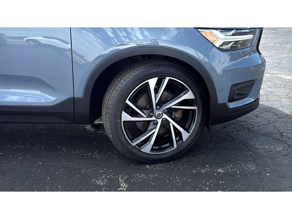 Used 2022 Volvo XC40 T5 R-Design w/ Advanced Package AWD/4WD image 11