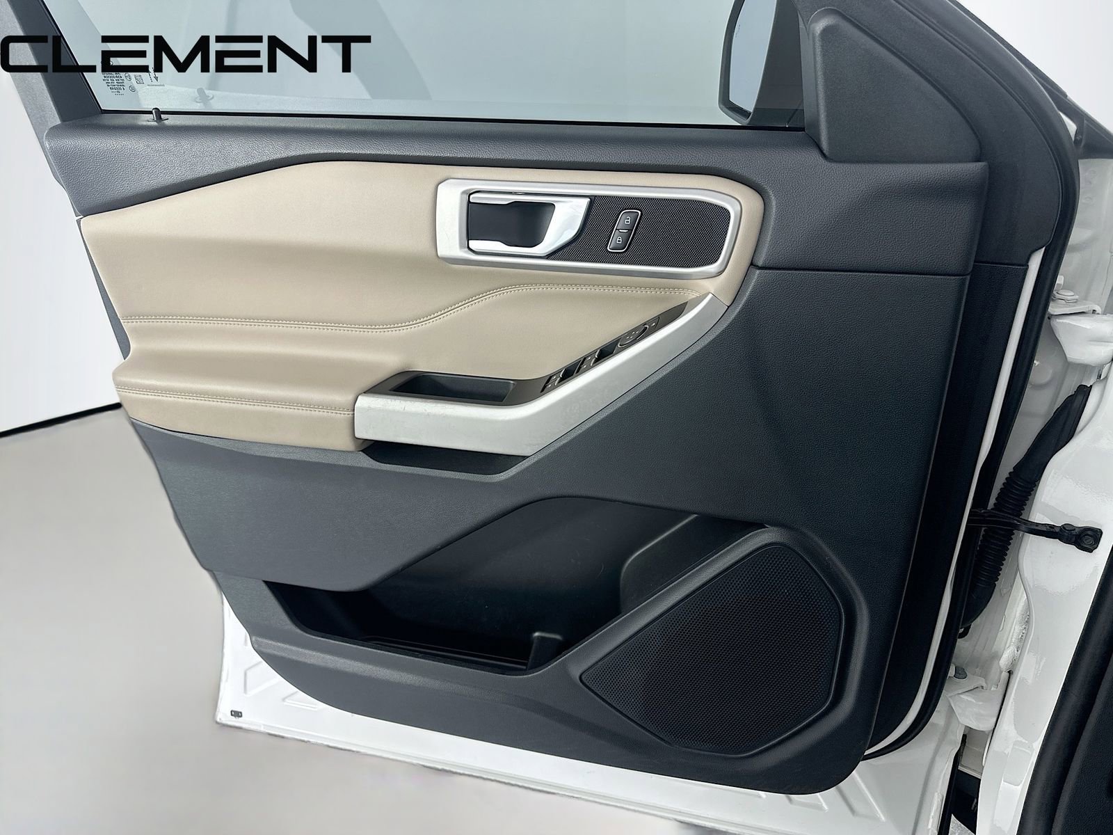 Used 2022 Ford Explorer XLT w/ Equipment Group 202A AWD/4WD image 27