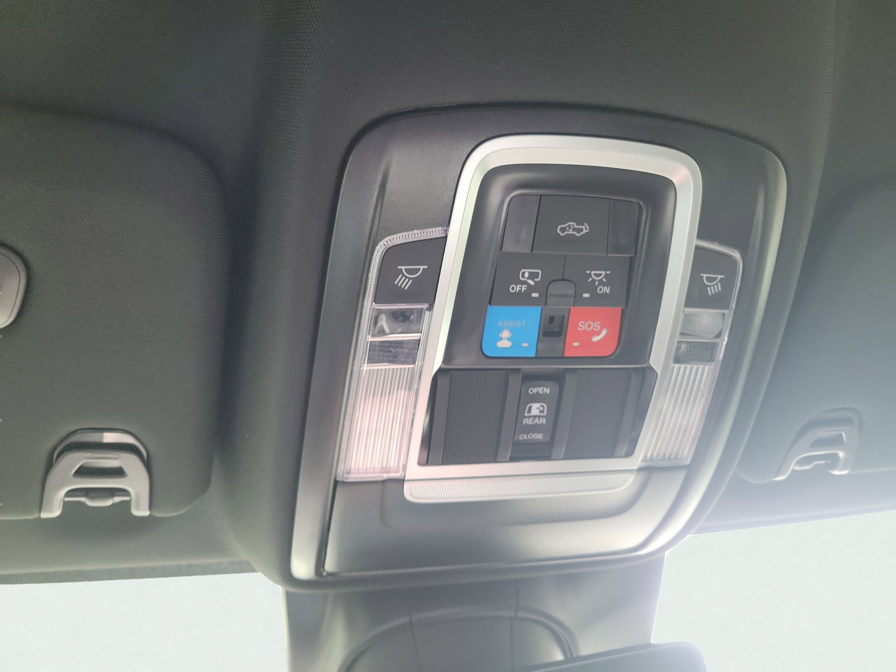 New 2026 RAM 2500 Laramie AWD/4WD image 36