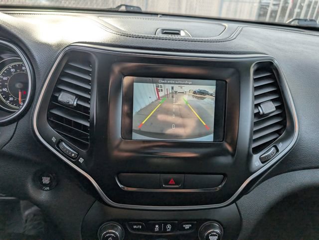 Used 2019 Jeep Cherokee Latitude Plus w/ Comfort/Convenience Group image 19