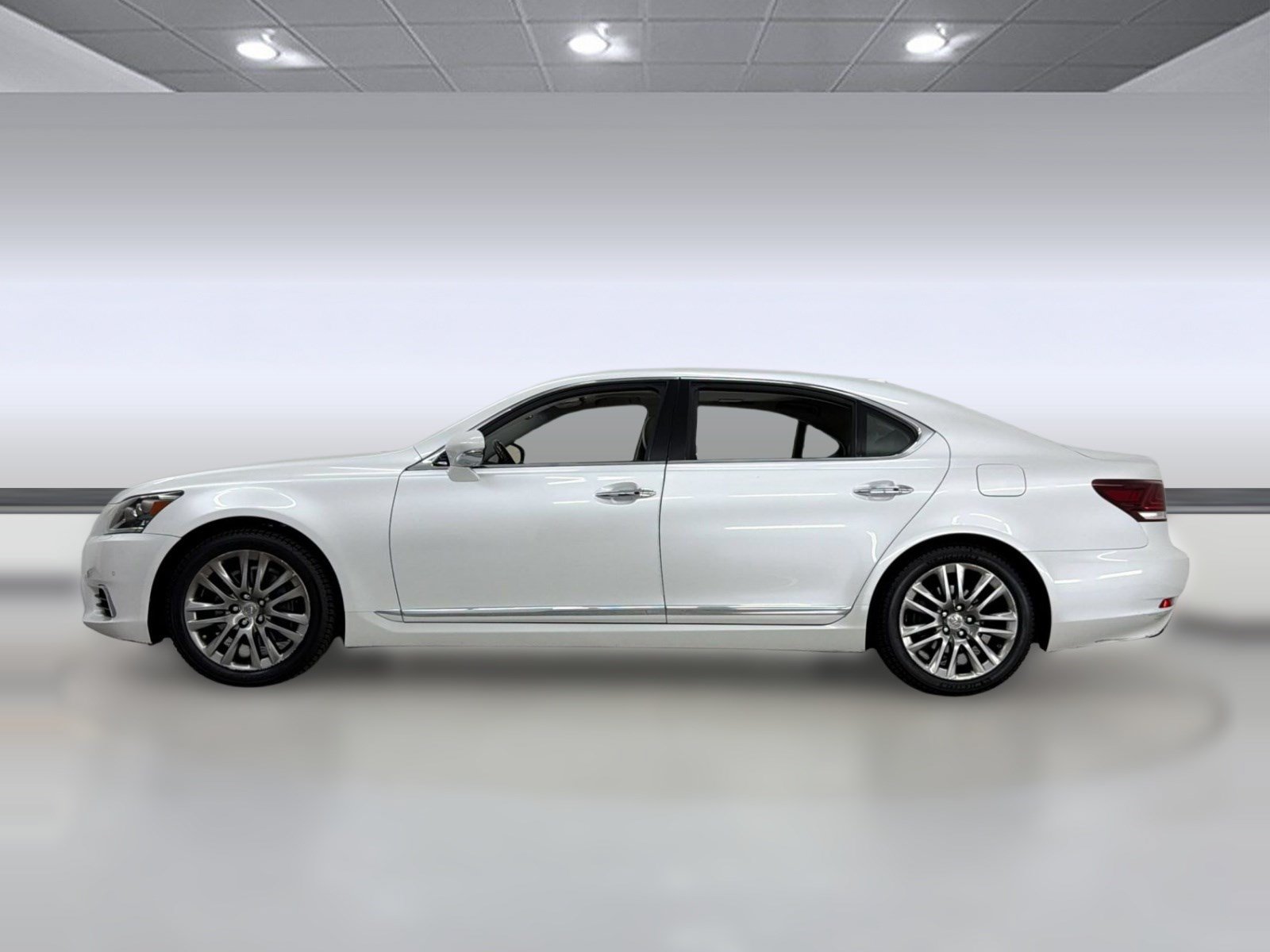 Used 2017 Lexus LS 460 L w/ Ultra Luxury Package RWD image 2