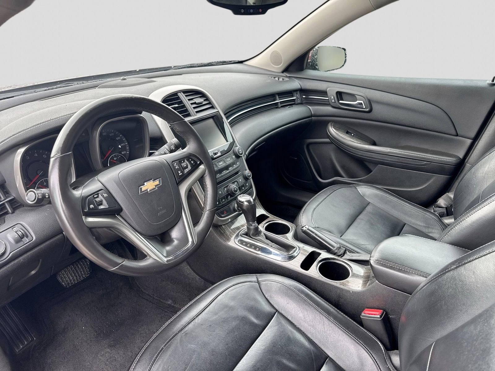 Used 2015 Chevrolet Malibu LT w/ Leather Package FWD image 2
