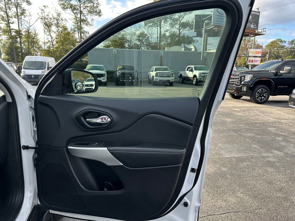 Used 2022 Jeep Cherokee Latitude w/ Sun & Sound Group image 40