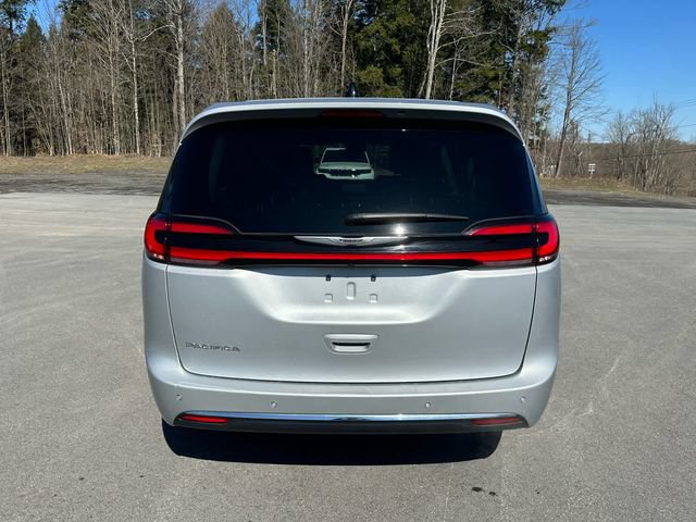 Used 2024 Chrysler Pacifica Touring-L FWD image 4