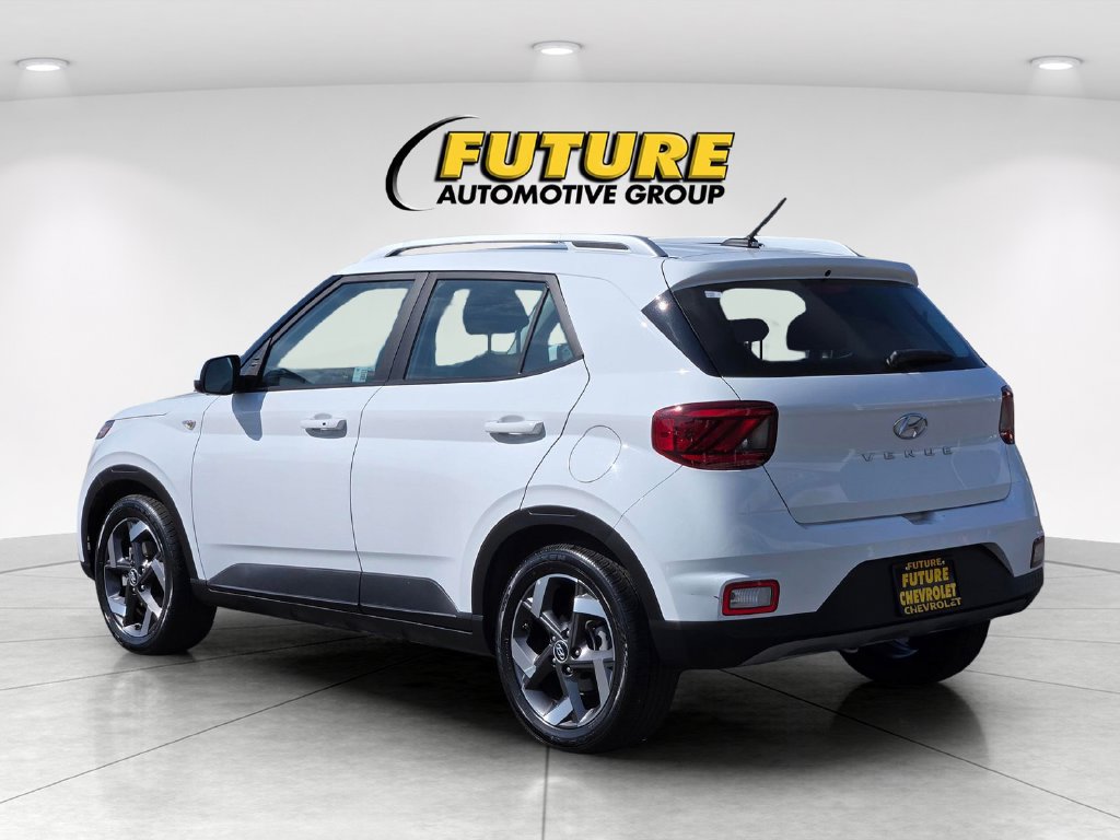 Used 2025 Hyundai Venue SEL FWD image 6