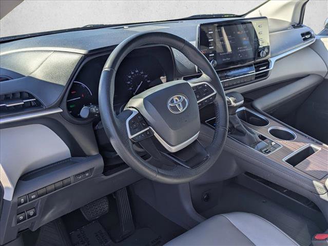 Used 2022 Toyota Sienna XLE image 9