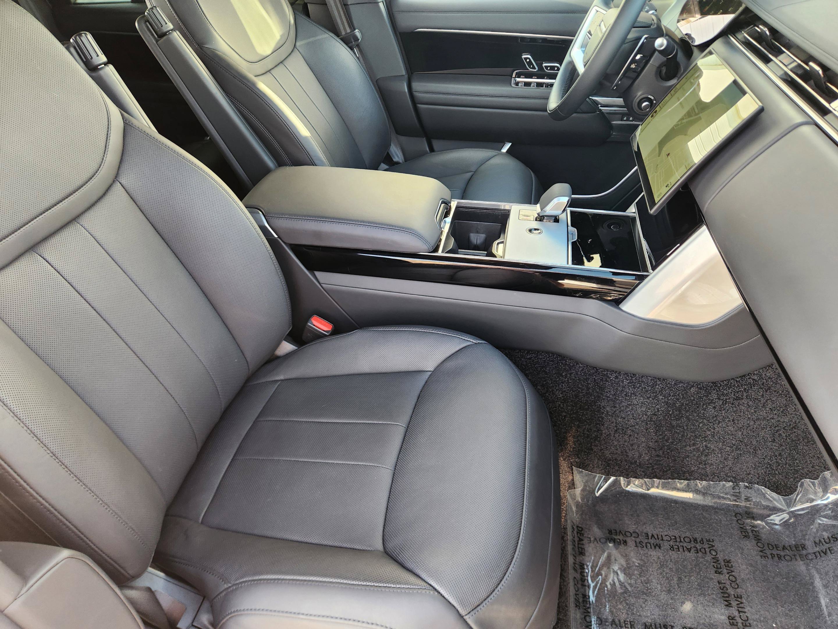 Used 2025 Land Rover Range Rover SE AWD/4WD image 9
