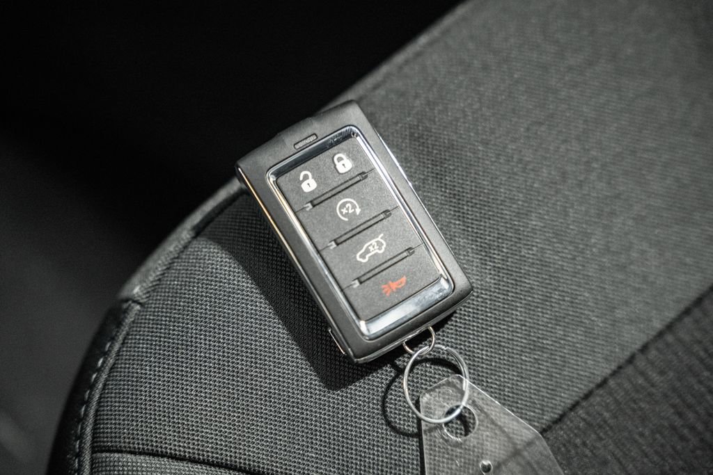 New 2025 Jeep Grand Cherokee Laredo X w/ Luxury Tech Group I image 39