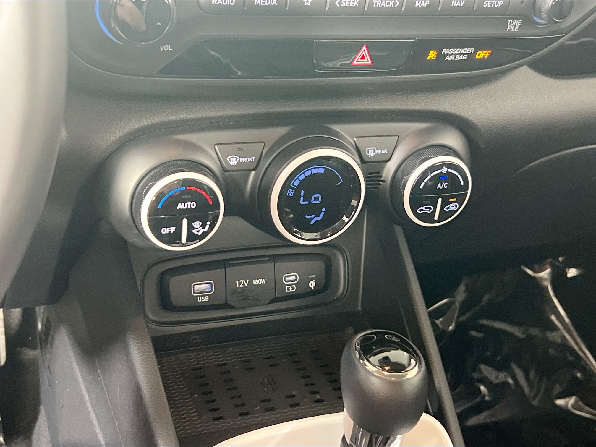 Used 2023 Hyundai Venue Limited FWD image 16
