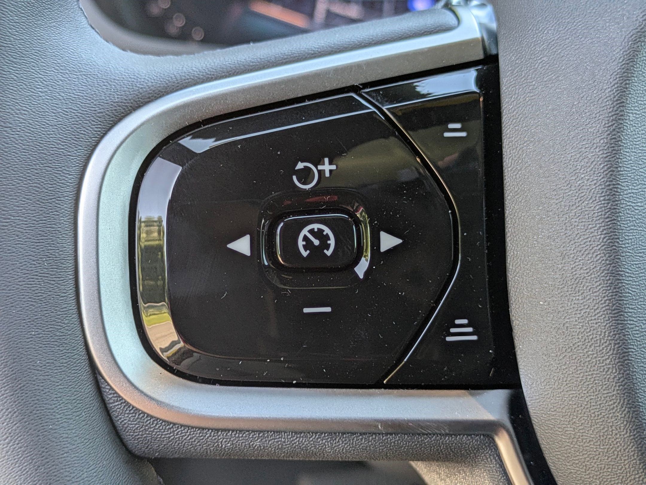 New 2026 Volvo XC60 B5 Ultra w/ Protection Package Premier image 12