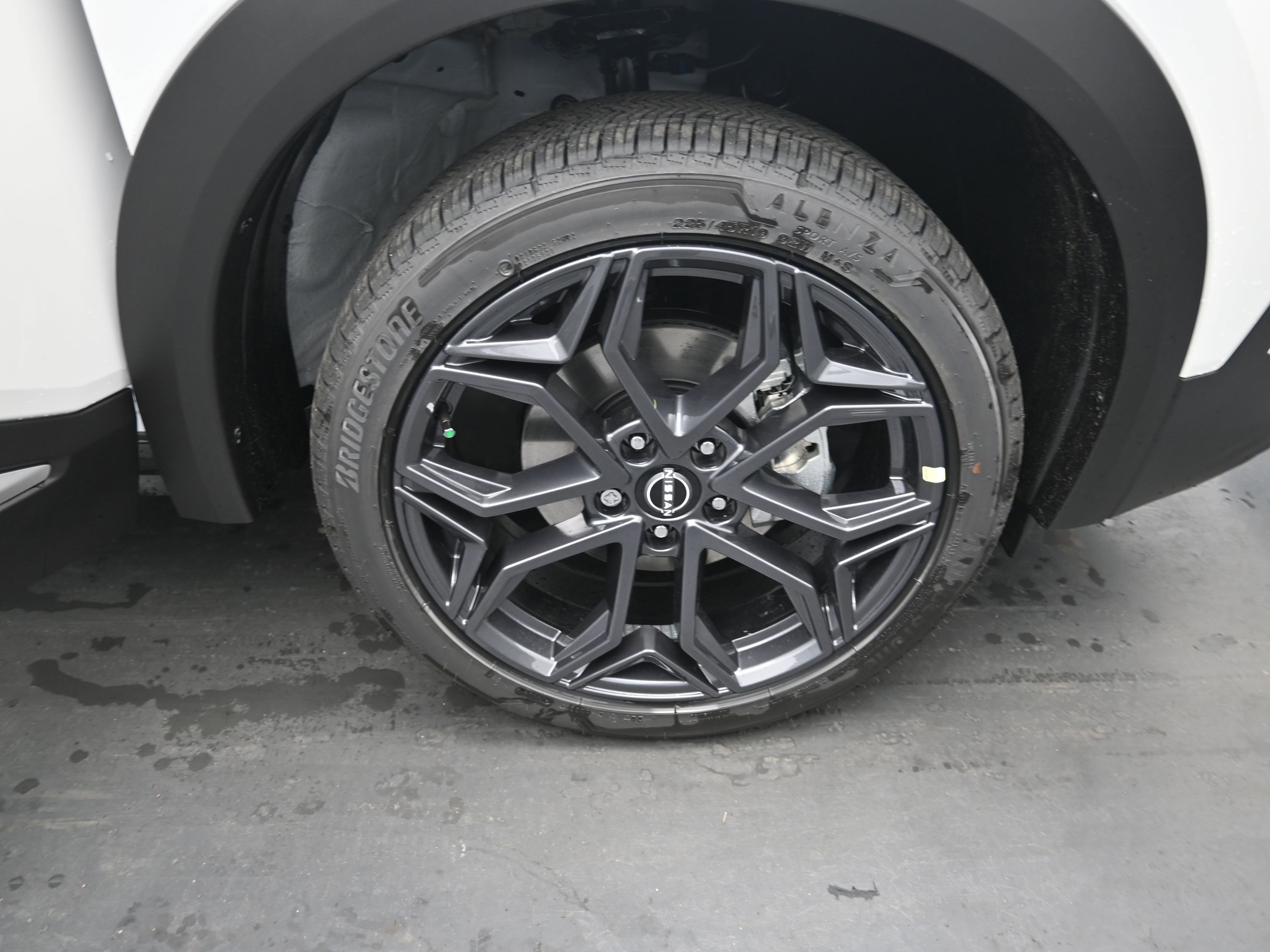 New 2025 Nissan Kicks SR image 31