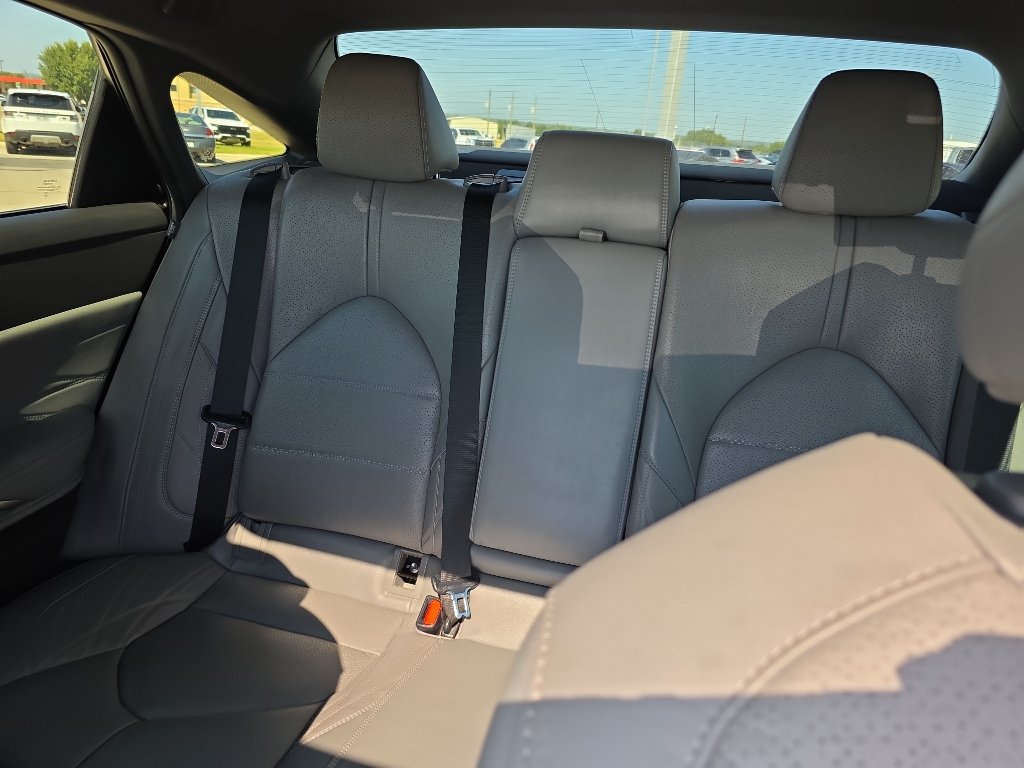 Used 2019 Toyota Avalon Limited FWD image 7