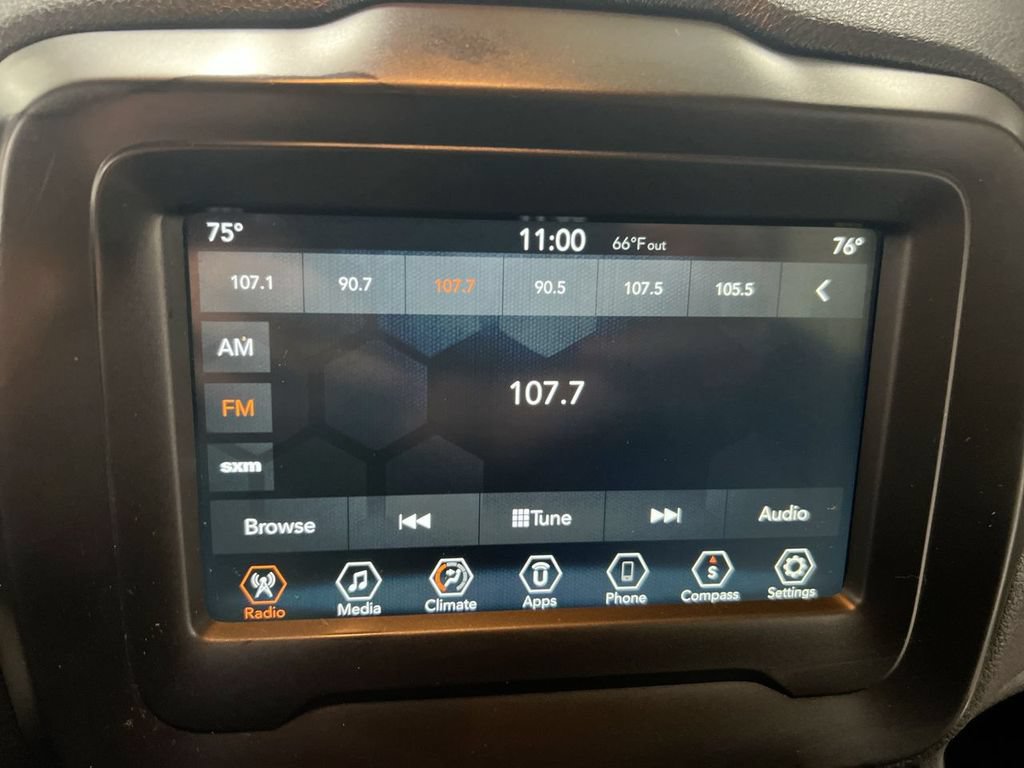 Used 2018 Jeep Renegade Altitude FWD image 14