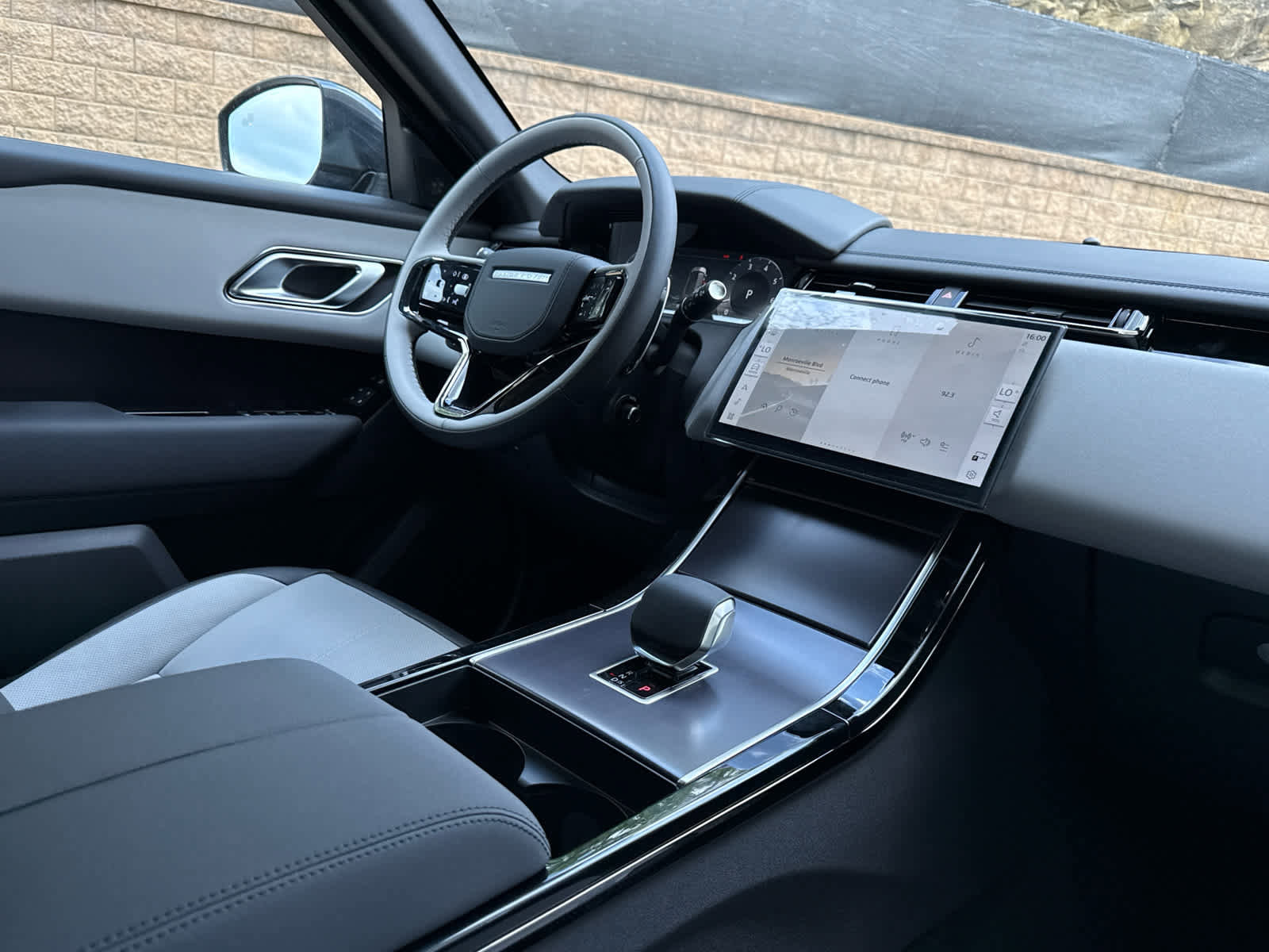 New 2026 Land Rover Range Rover Velar Dynamic SE image 11