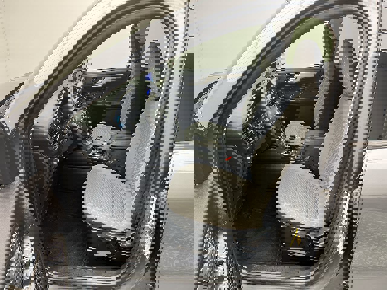 Certified 2021 Ford Escape SE image 3