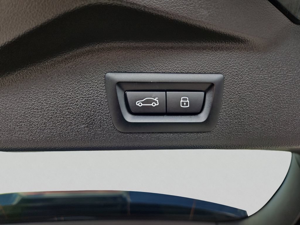 Used 2025 BMW X5 xDrive50e AWD/4WD image 26
