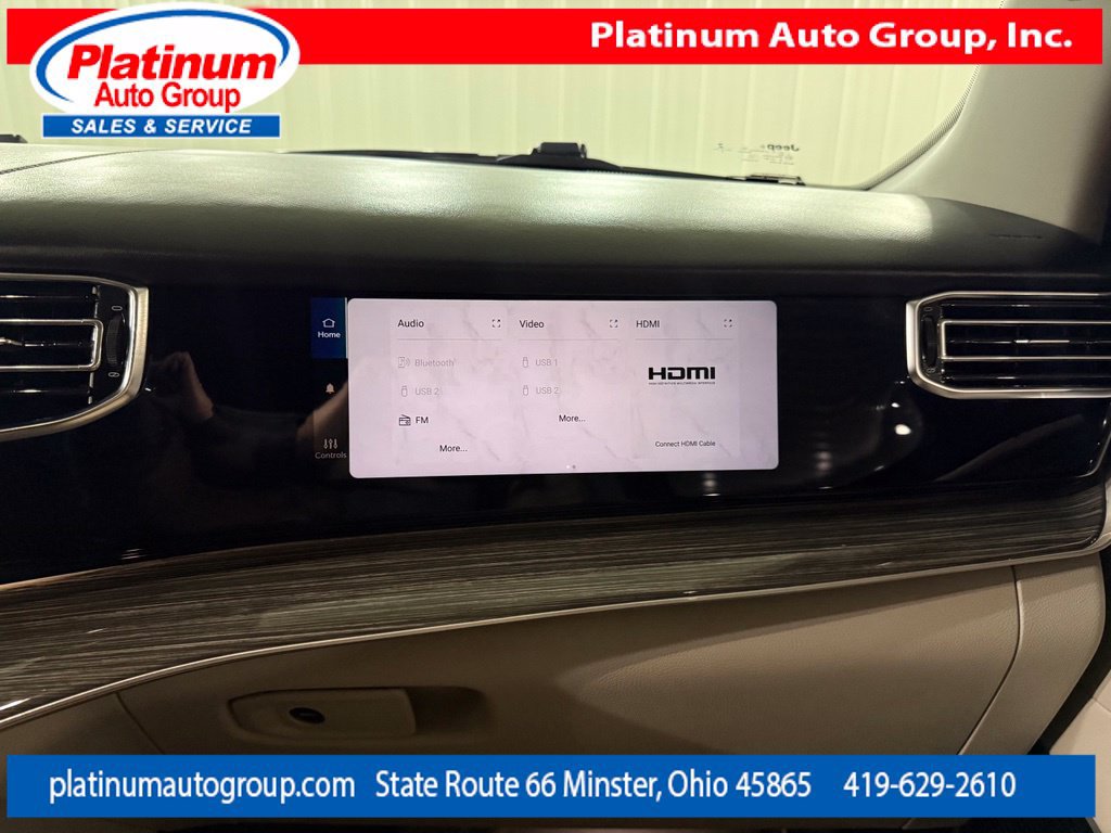 Used 2022 Jeep Wagoneer Series III AWD/4WD image 27