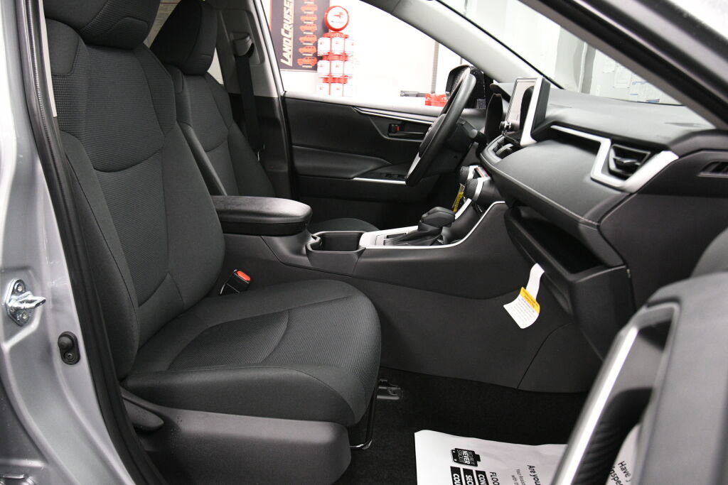 Used 2025 Toyota RAV4 LE image 24