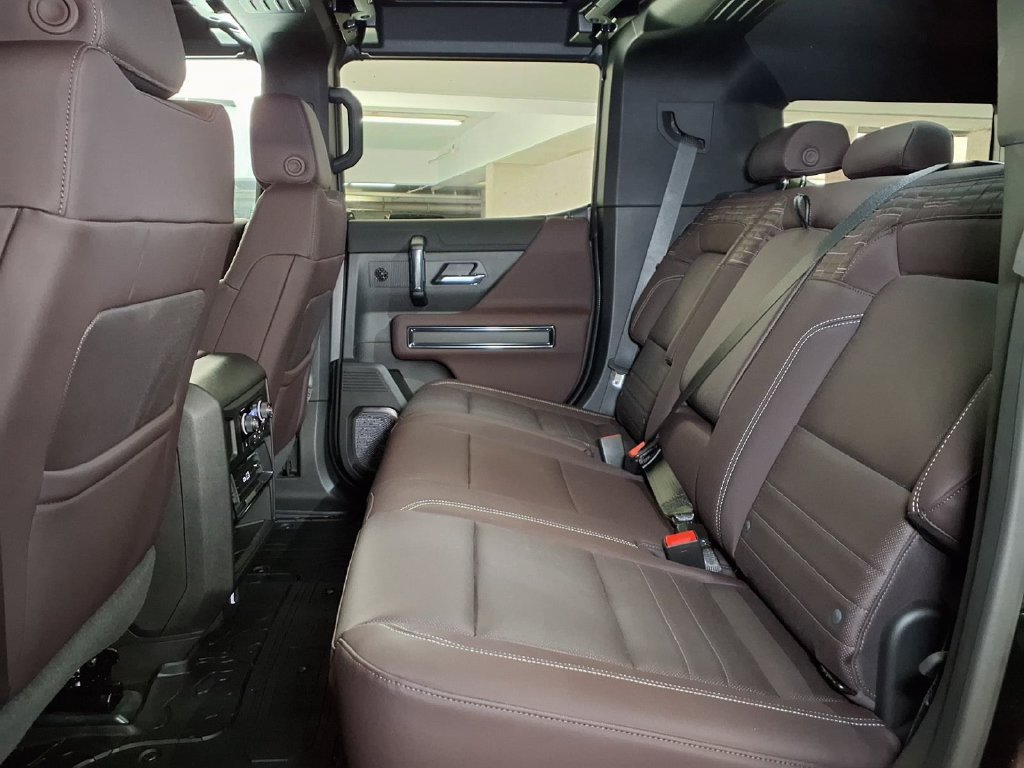 New 2026 GMC Hummer EV SUV w/ LPO, Illumination Package AWD/4WD image 12