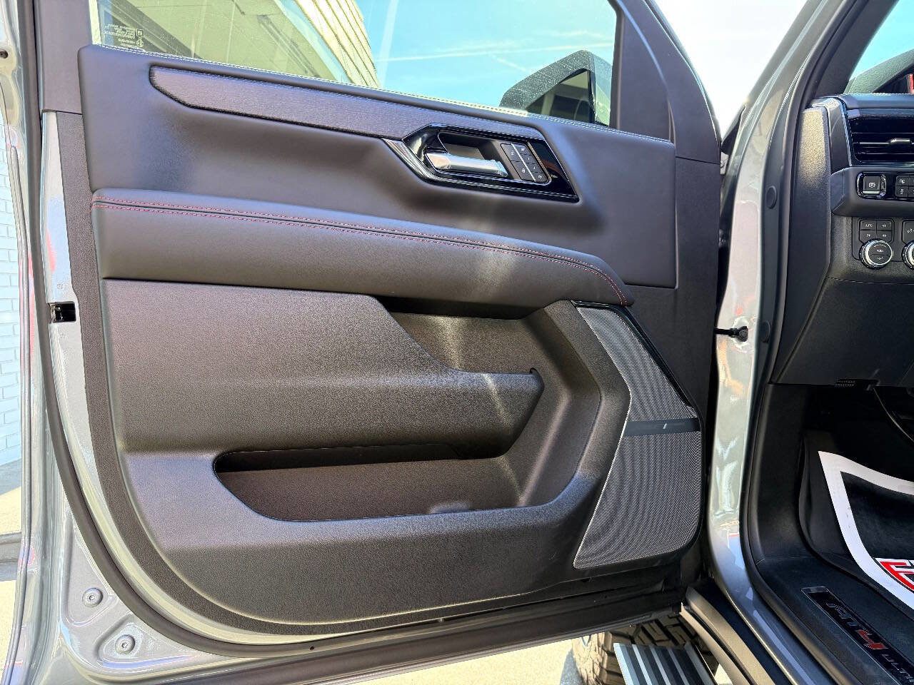 Used 2025 GMC Yukon AT4 Ultimate w/ LPO, Floor Liner Package image 18