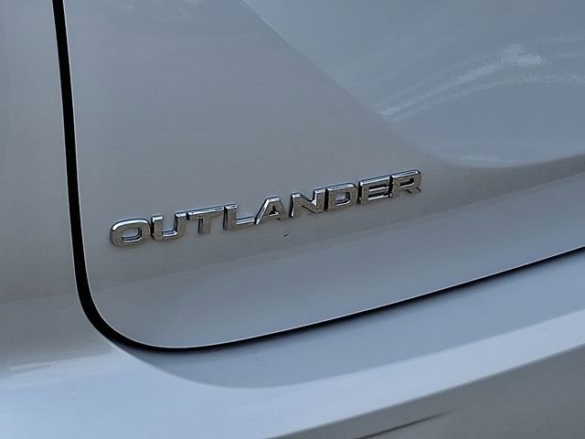 New 2025 Mitsubishi Outlander SE image 19