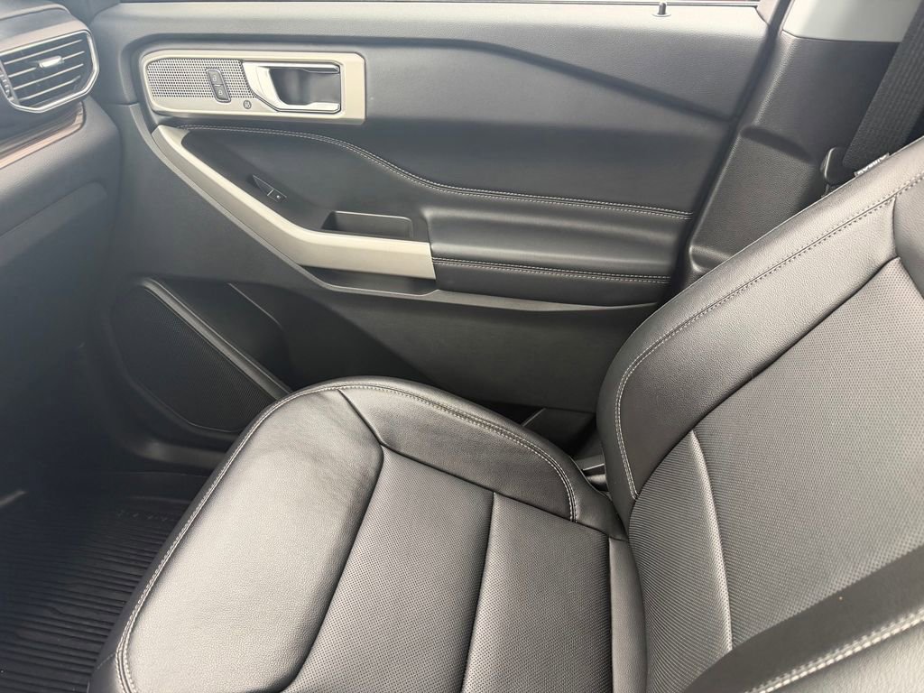 Used 2022 Ford Explorer Limited w/ Equipment Group 301A image 29