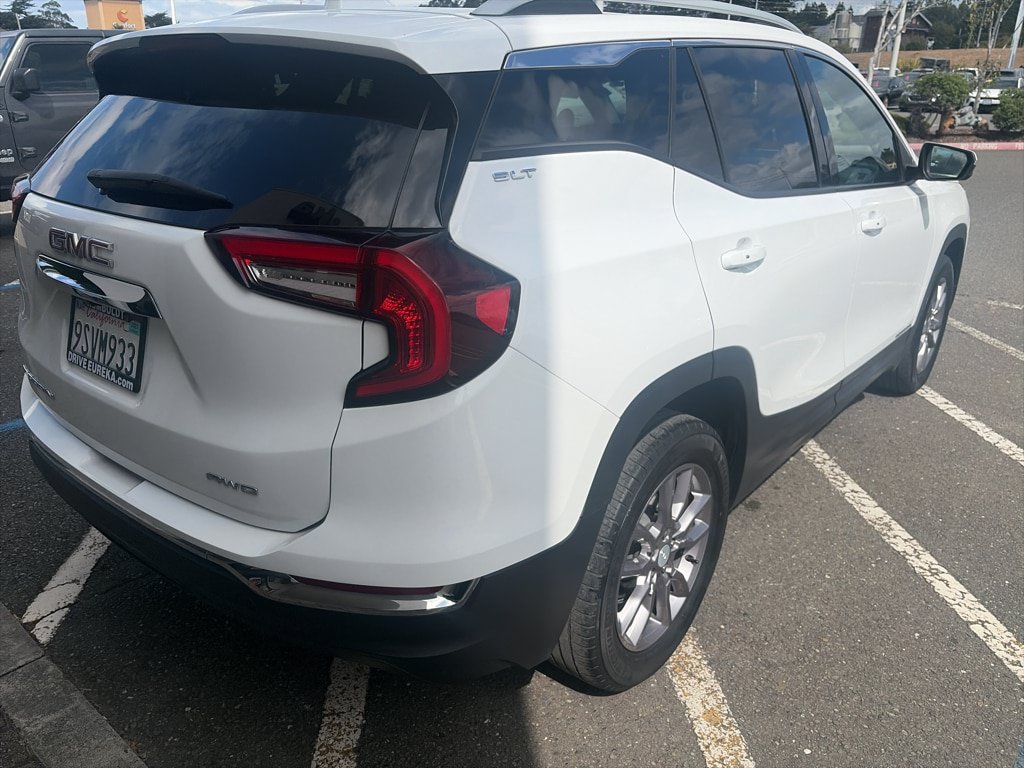 Used 2023 GMC Terrain SLT AWD/4WD image 17