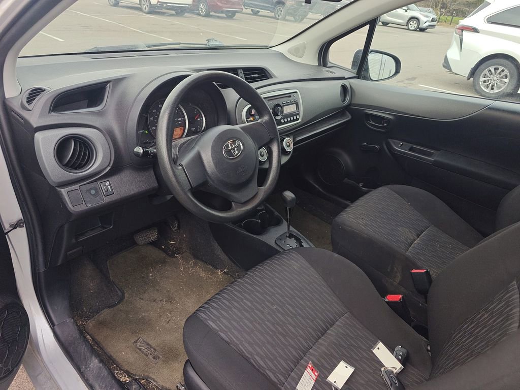 Used 2014 Toyota Yaris L image 7