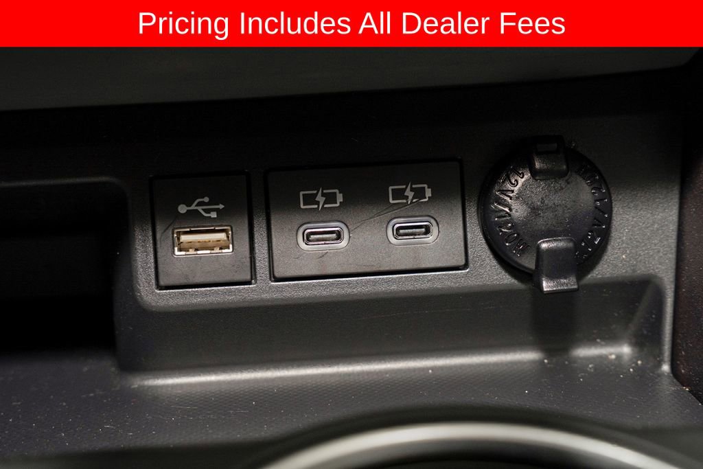 Used 2024 Toyota Highlander LE FWD image 17