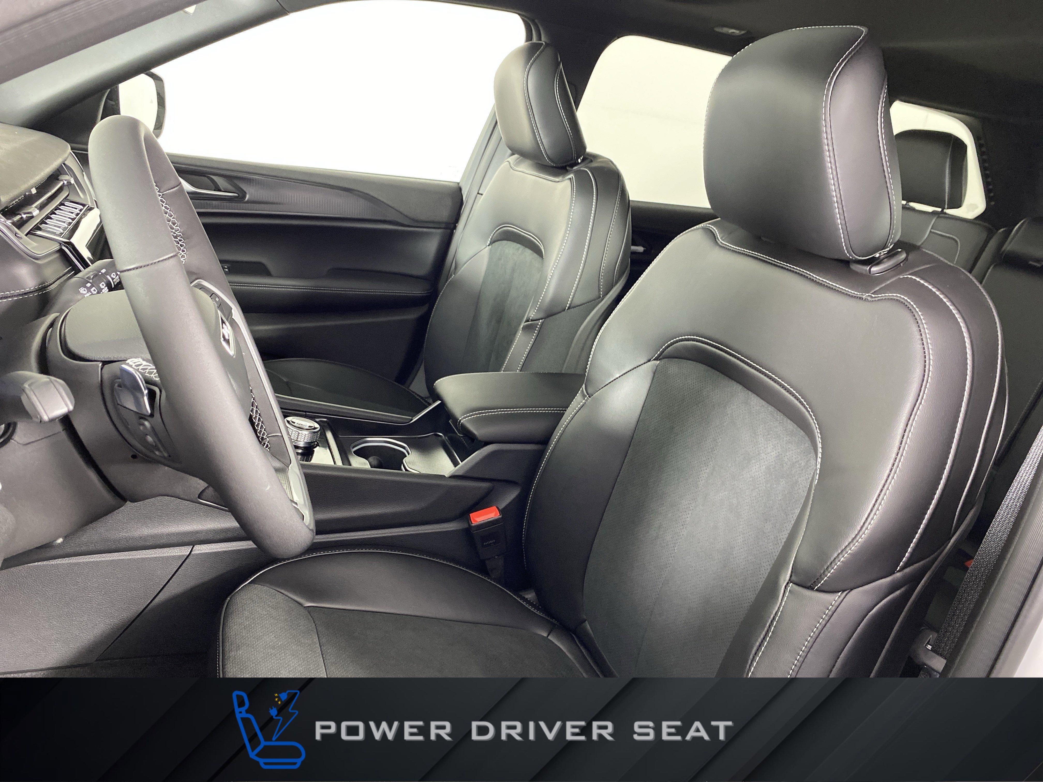 New 2025 Jeep Grand Cherokee Altitude image 15