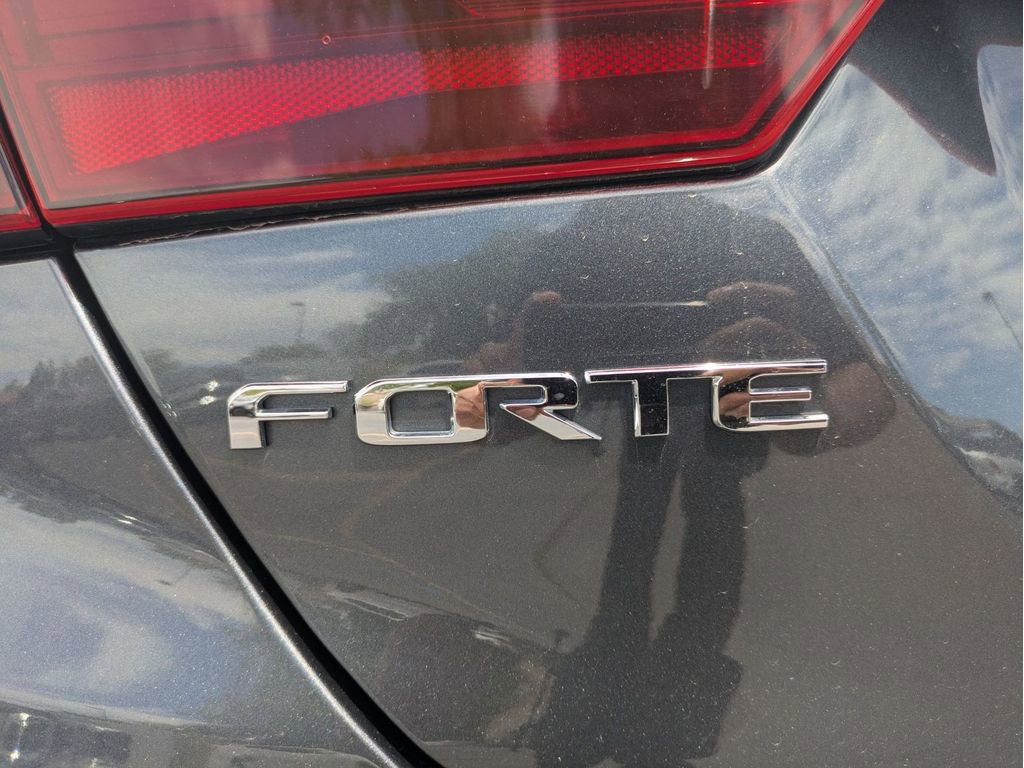 Used 2020 Kia Forte LXS FWD image 11