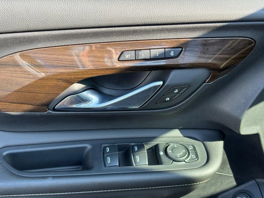 Used 2020 GMC Terrain Denali w/ Denali Premium Package FWD image 15