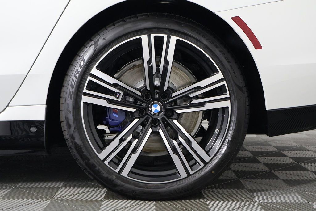 New 2026 BMW 750e xDrive w/ Executive Package image 11