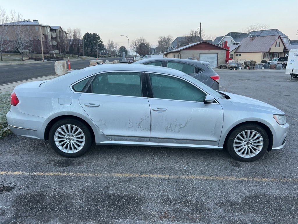 Used 2017 Volkswagen Passat 1.8T SE image 3
