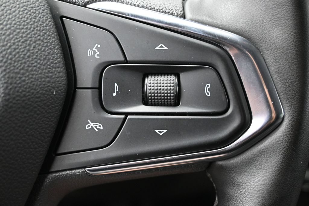 Used 2025 Chevrolet Trax LT w/ LT Convenience Package FWD image 30
