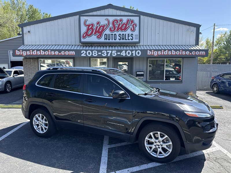 Used 2018 Jeep Cherokee Latitude w/ Cold Weather Group