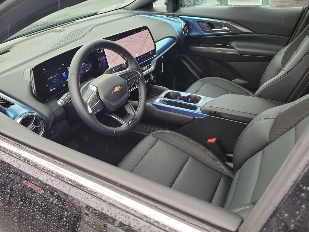 Used 2026 Chevrolet Equinox EV LT image 3