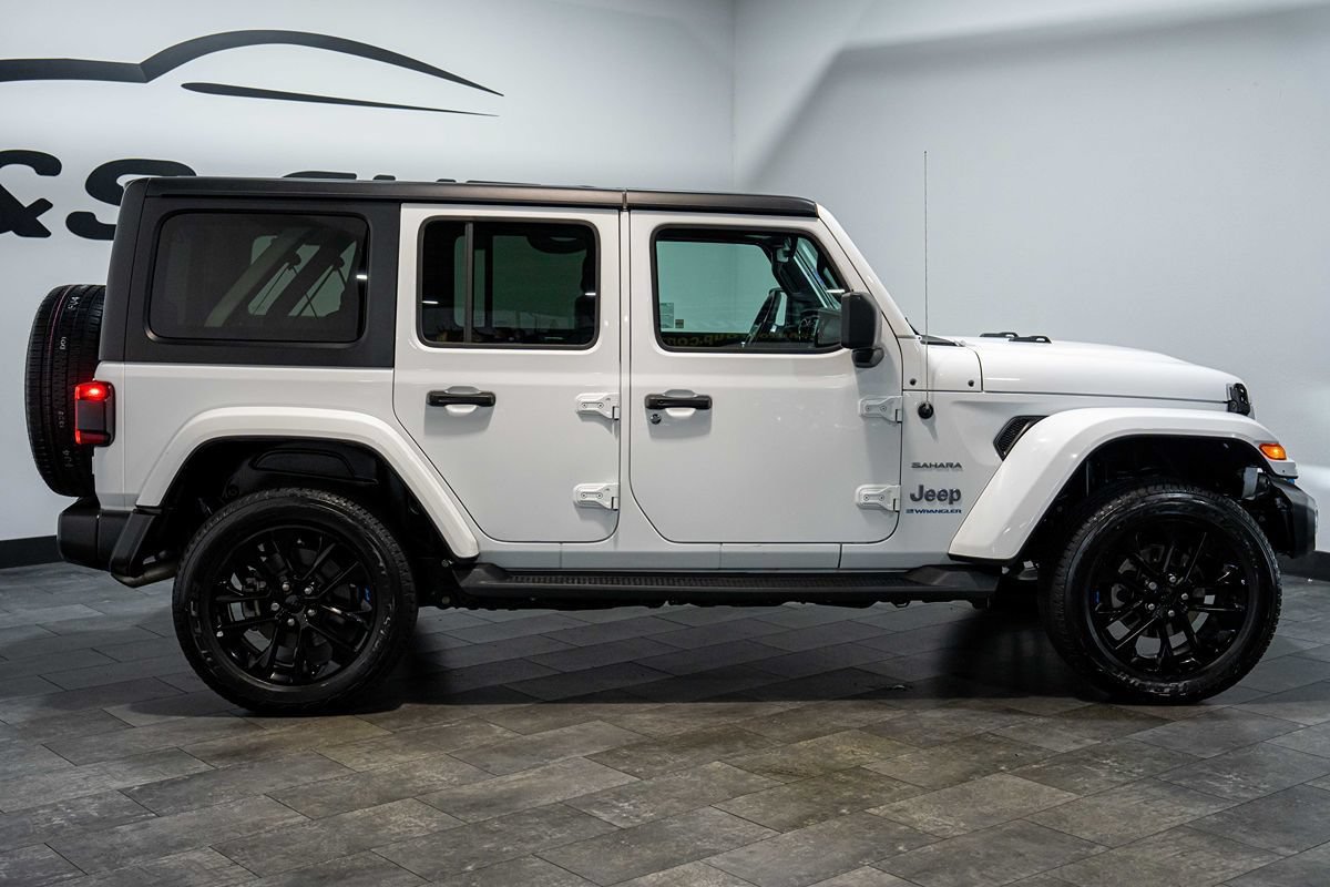 Used 2023 Jeep Wrangler Unlimited Sahara w/ Cold Weather Group AWD/4WD image 8