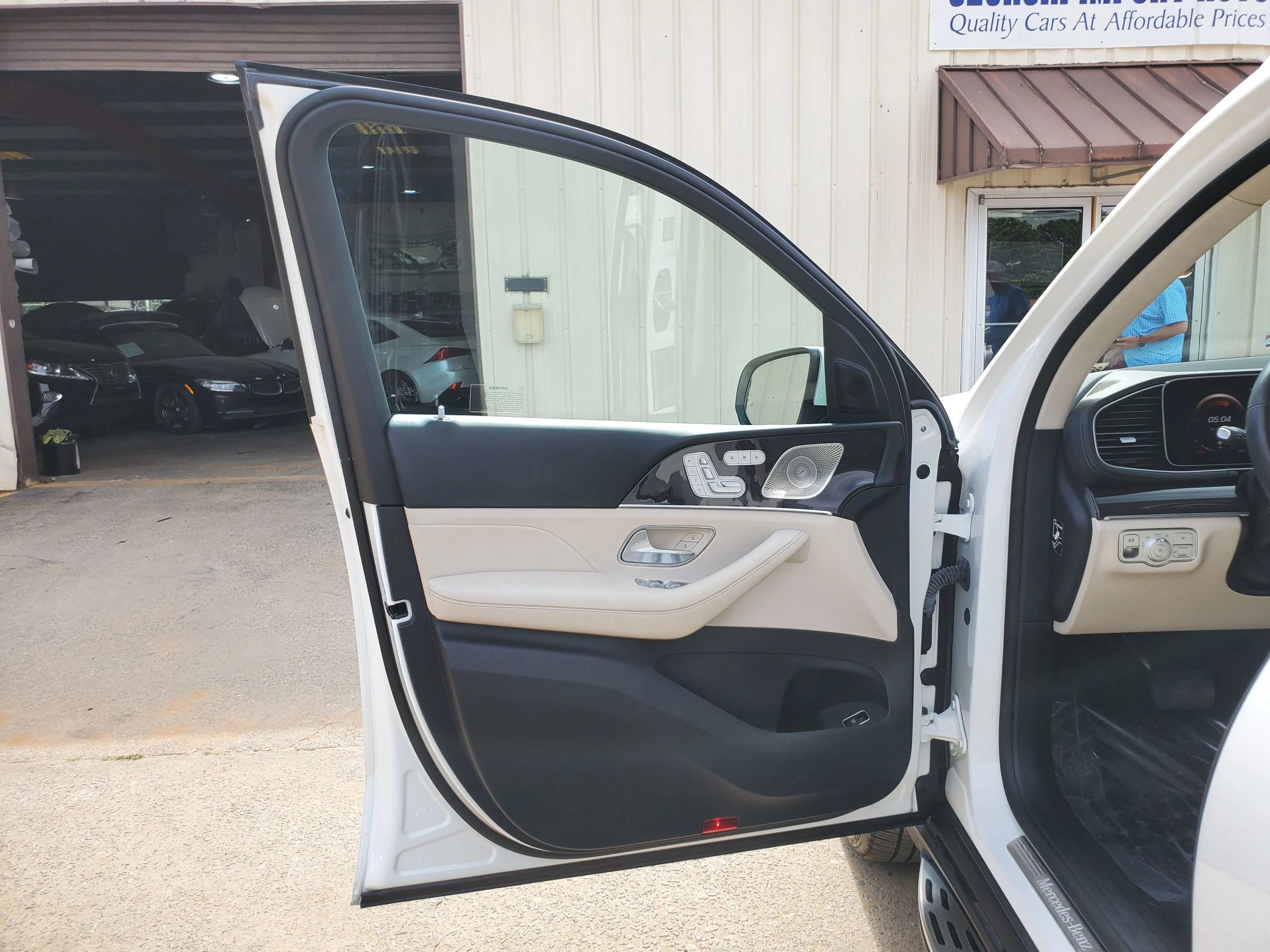 Used 2022 Mercedes-Benz GLS 450 4MATIC image 27
