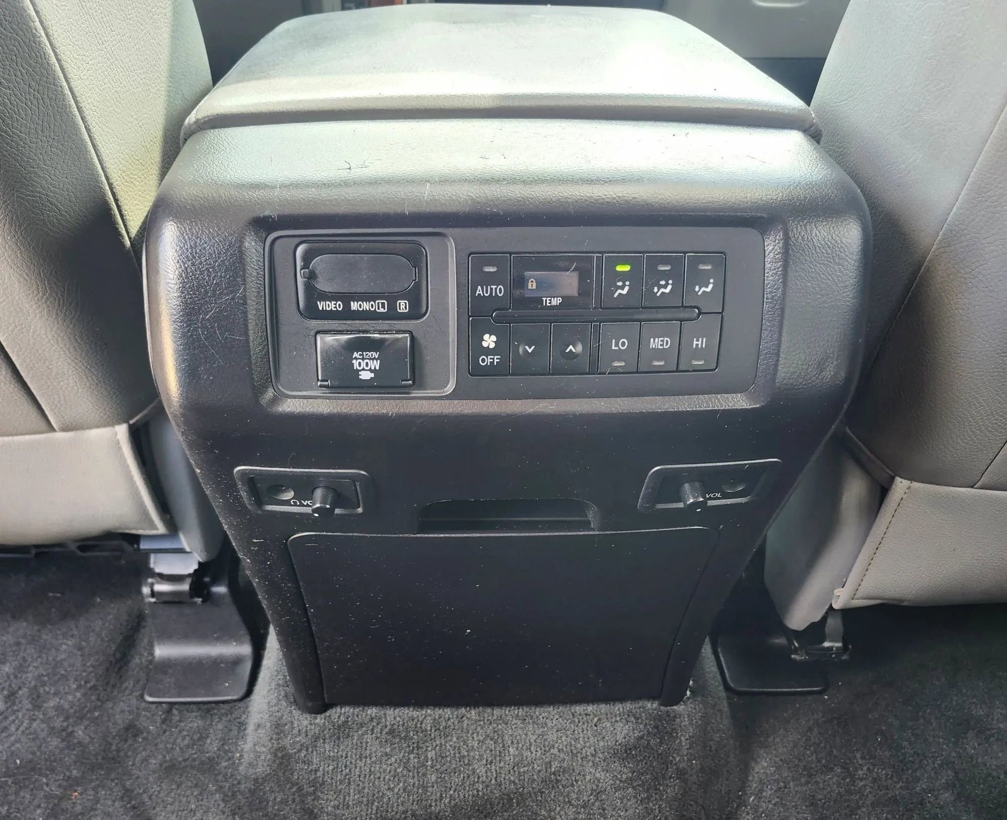 Used 2016 Toyota Sequoia Platinum AWD/4WD image 20