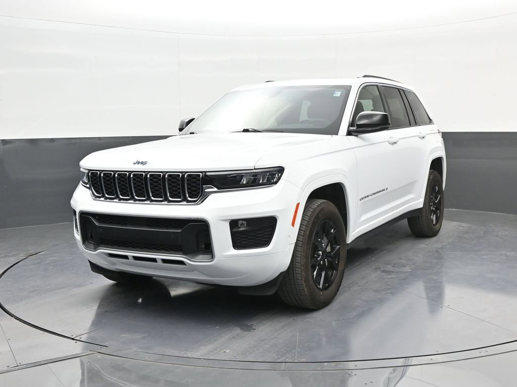 Used 2024 Jeep Grand Cherokee Altitude AWD/4WD image 3