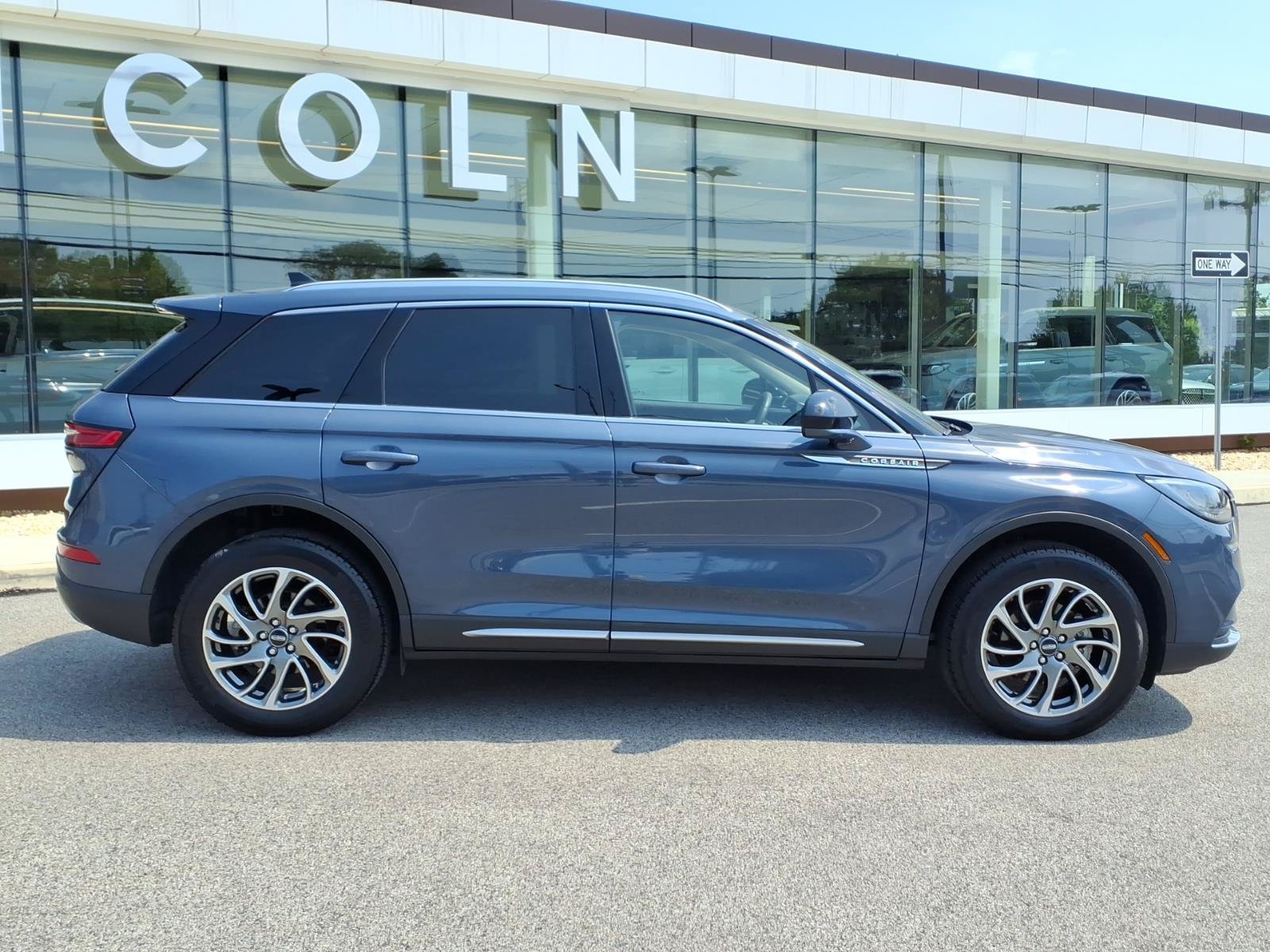 Certified 2022 Lincoln Corsair AWD w/ Equipment Group 101A image 2