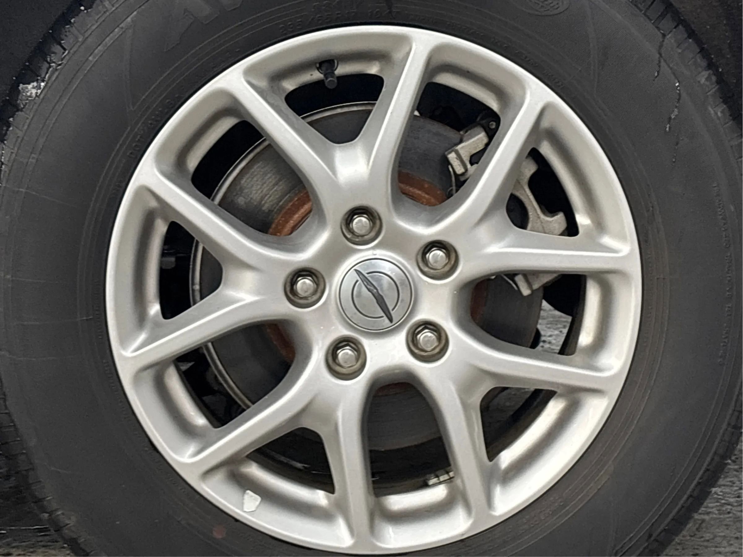 Used 2023 Chrysler Voyager LX image 31