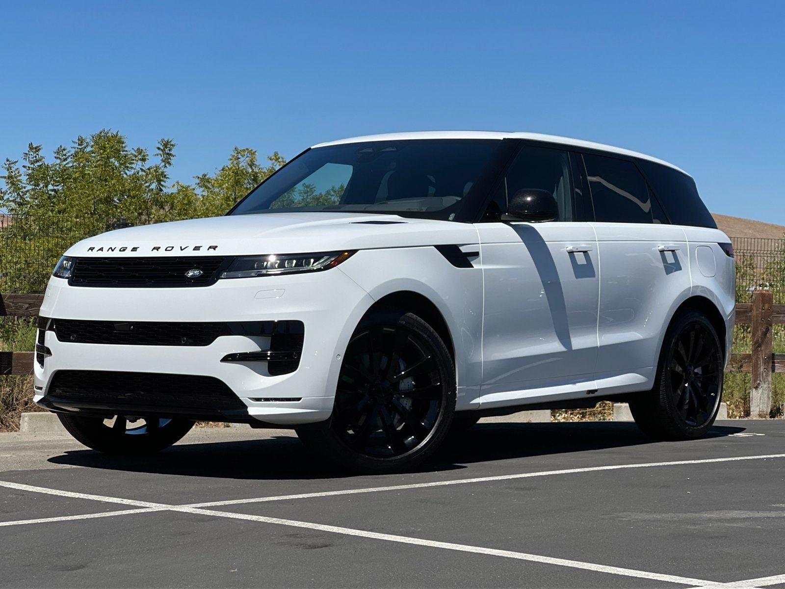 New 2026 Land Rover Range Rover Sport Dynamic SE AWD/4WD image 2