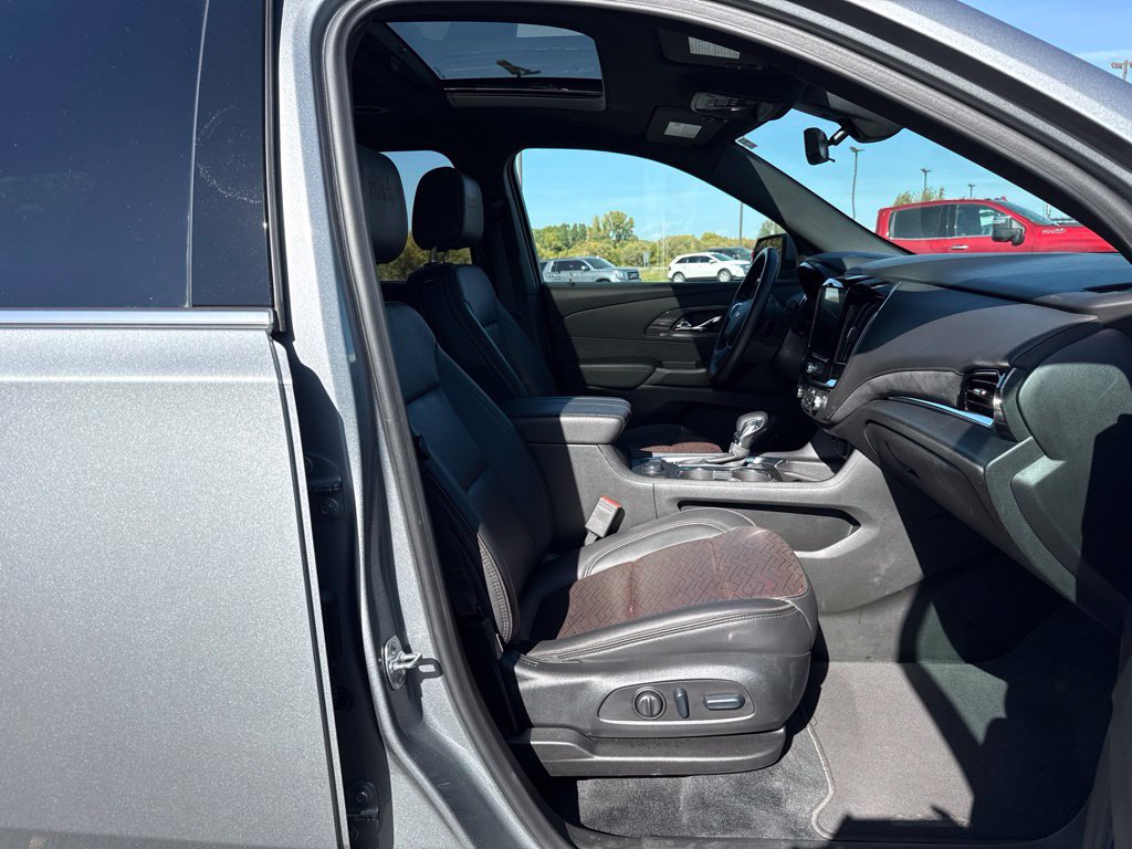 Used 2023 Chevrolet Traverse High Country AWD/4WD image 11