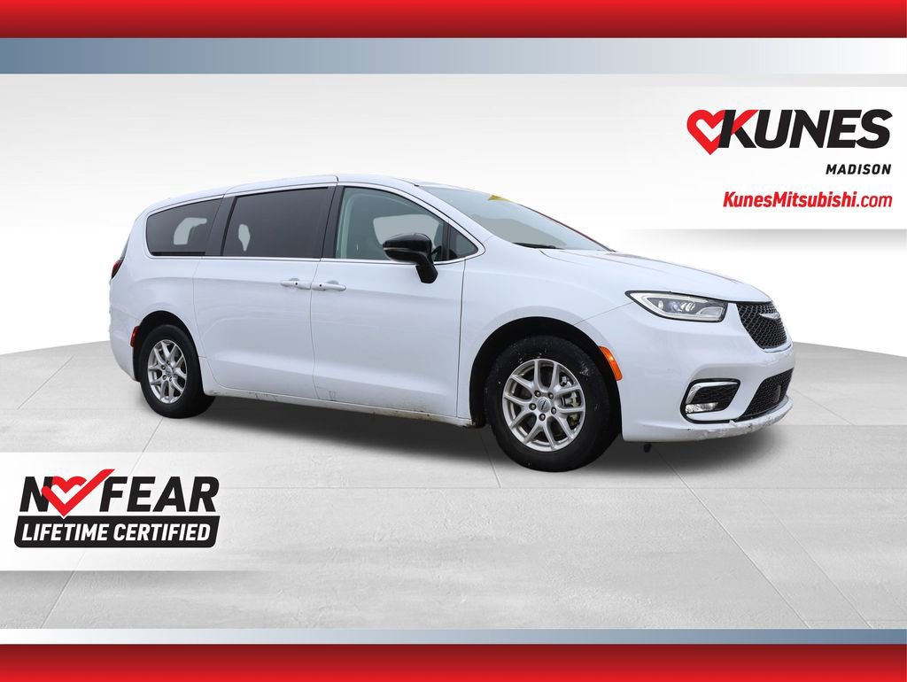 Used 2024 Chrysler Pacifica Touring-L